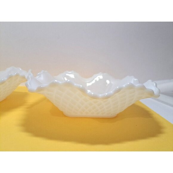 Anchor Hocking Set of 2 Ruffled Edge Quilted Diamond Pattern 7" Dessert Dishes - Picture 7 of 8